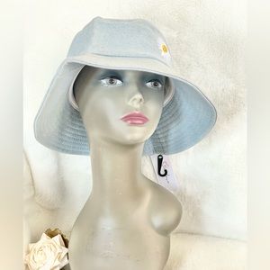 New with tags BUCKET HAT  light blue denim with a DAISY (white with yellow)